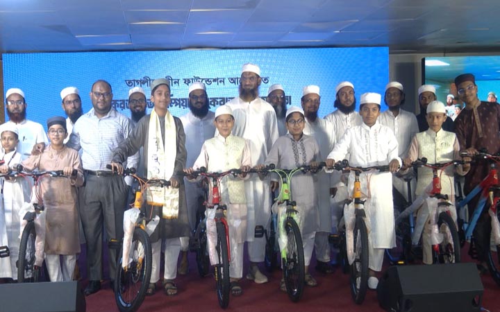 কোরআন অলিম্পিয়াড ও কেরাত প্রতিযোগিতার পুরস্কার বিতরণ