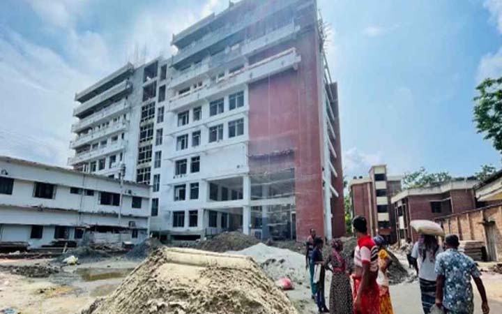 চাঁদা না দেওয়ায় হাসপাতালের লিফটের কাজ বন্ধ!