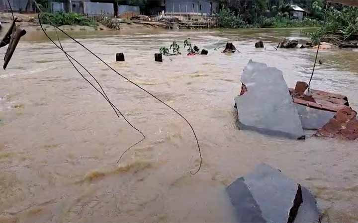 শেরপুরে নদীর বাঁধ ভেঙে ১০ গ্রাম প্লাবিত