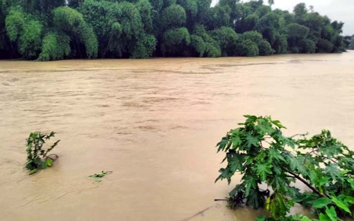 টানা বৃষ্টিতে খাগড়াছড়িতে পাহাড়ধস ও বন্যার শঙ্কা