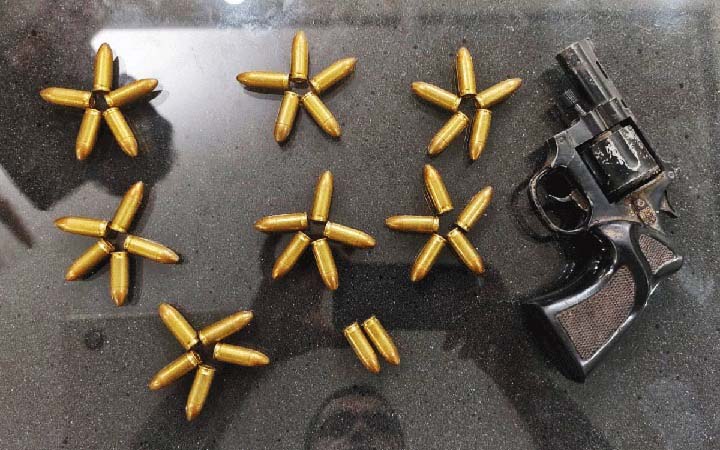 কেরানীগঞ্জে ময়লার স্তূপে রিভলভারসহ ৩৭ রাউন্ড গুলি উদ্ধার