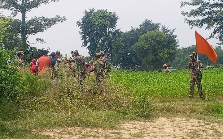 শূন্যরেখায় থাকা ১২ জনকে ৭৭ ঘণ্টা পর ফেরত নিল বিএসএফ
