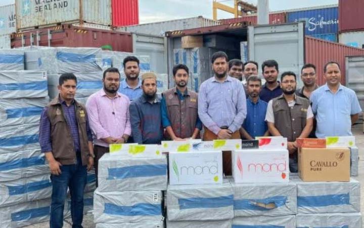 চট্টগ্রাম বন্দরে ৮৪৯ কার্টন বিদেশি সিগারেট জব্দ