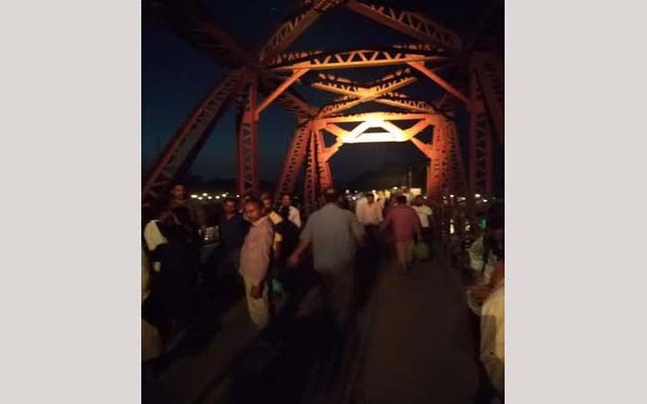 চট্টগ্রামের কালুরঘাট সেতুতে ট্রেনের গার্ডব্রেক লাইনচ্যুত