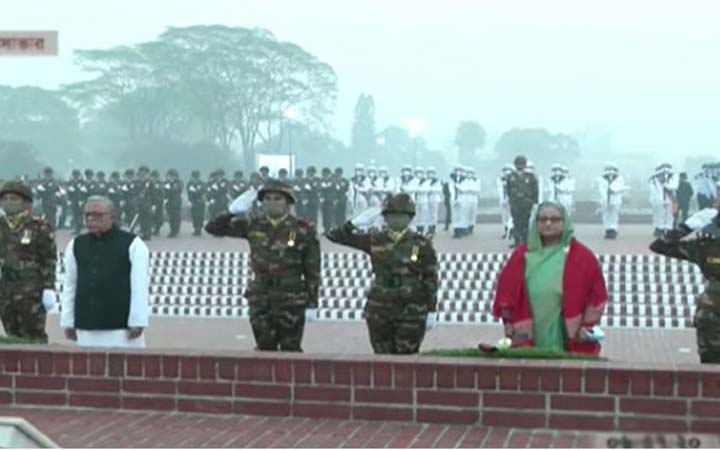 জাতীয় স্মৃতিসৌধে রাষ্ট্রপতি ও প্রধানমন্ত্রীর শ্রদ্ধা