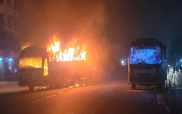 গাজীপুরে নিহতের গুজবে গাড়িতে আগুন, মহাসড়ক অবরোধ