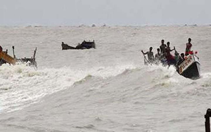 বঙ্গোপসাগরে জলদস্যুদের হামলা, লাশ উদ্ধার ২, নিখোঁজ ৩