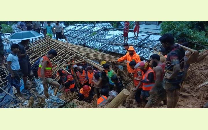 রোহিঙ্গা ক্যাম্পে পাহাড় ধসে মা-মেয়ের মৃত্যু