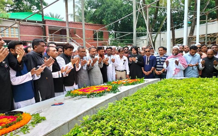 জাতির পিতার সমাধিতে আওয়ামী মুক্তিযোদ্ধা প্রজন্ম লীগের শ্রদ্ধা