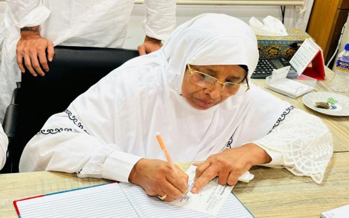 গাজীপুর সিটির দায়িত্ব নিলেন প্রথম নারী মেয়র জায়েদা