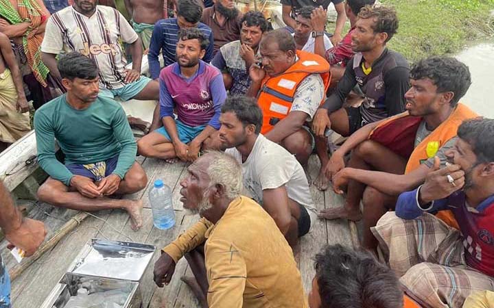 ৯৯৯-এ ফোন করে প্রাণ বাঁচল ২৯ জেলের