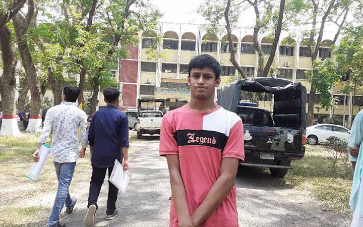 হাত-পায়ে বল না পেলেও মনোবল দিয়ে বিশ্ববিদ্যালয়ে পড়ার স্বপ্ন আদদানের