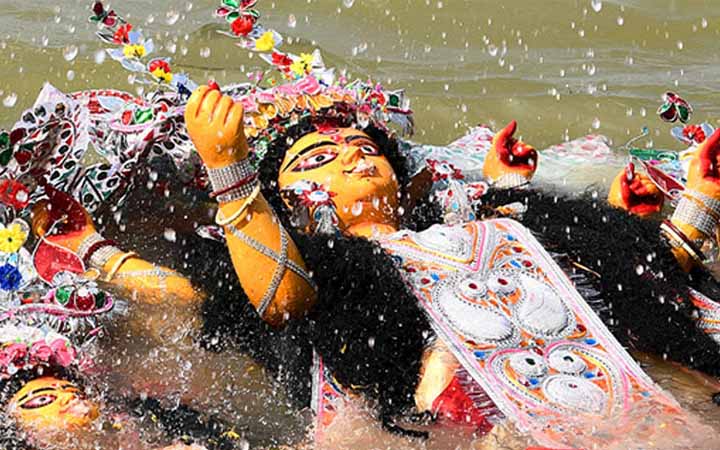 প্রতিমা বিসর্জনে শেষ হচ্ছে দুর্গোৎসব