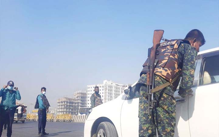 রাজধানীর প্রবেশপথে পুলিশের কড়াকড়ি