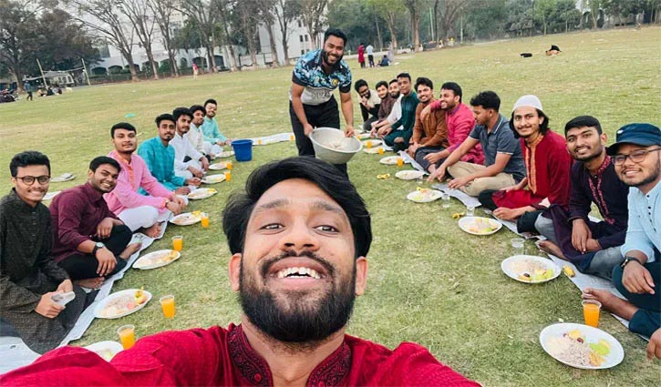 ইফতারে সম্প্রীতির উষ্ণতায় ইবির আইন-৩৪ ব্যাচ