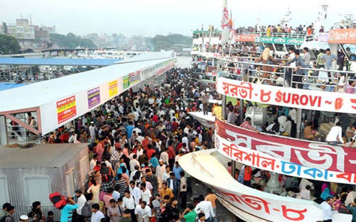 সদরঘাটে যাত্রীদের উপচে পড়া ভিড়