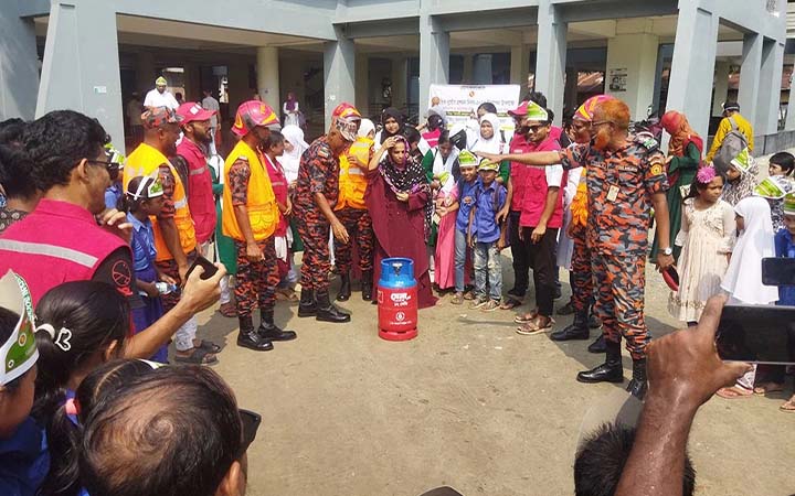 মোরেলগঞ্জে আন্তর্জাতিক দুর্যোগ প্রশমন দিবসে র‌্যালি