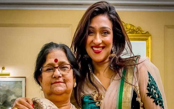 মা হারালেন ঋতুপর্ণা