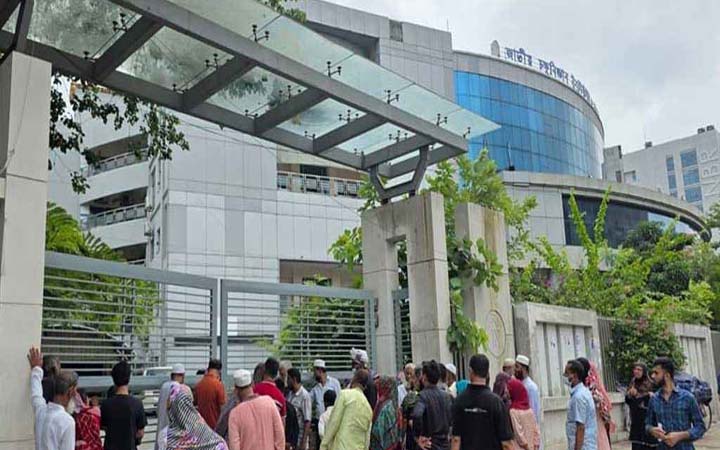 চক্ষু হাসপাতালের চিকিৎসাসেবা আজও বন্ধ