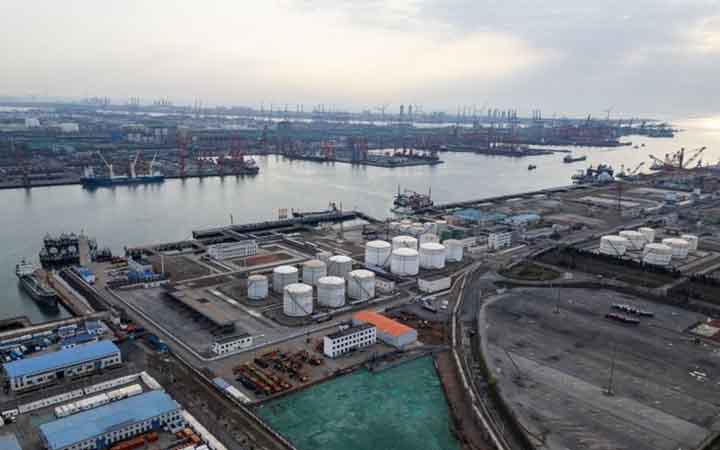 ইরানি তেল ক্রয়ের অভিযোগ ৪০টি শিপিং কোম্পানি ও জাহাজের ওপর নিষেধাজ্ঞা দিল যুক্তরাষ্ট্র