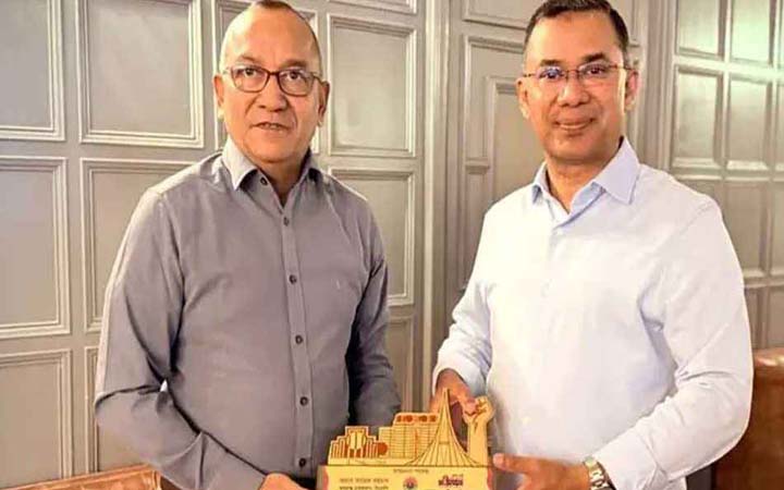 হাসিনাবিরোধী আন্দোলনে অসামান্য অবদান রাখায় তারেক রহমানকে সম্মাননা প্রদান