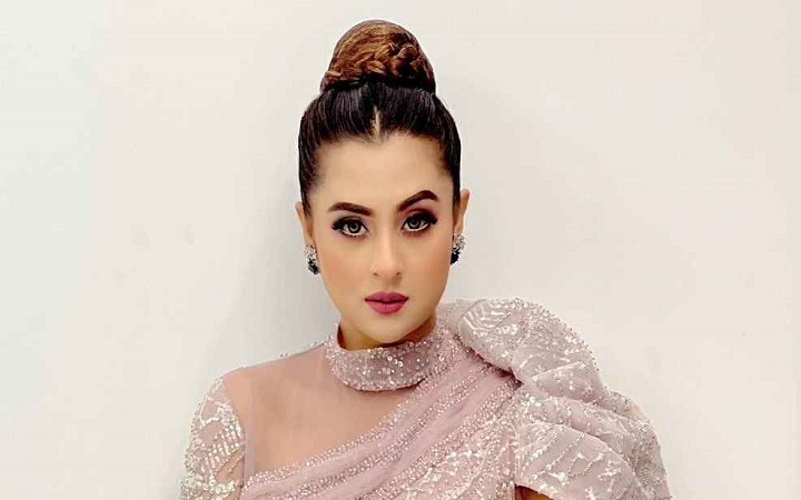 যেভাবে সময় কাটছে বুবলীর