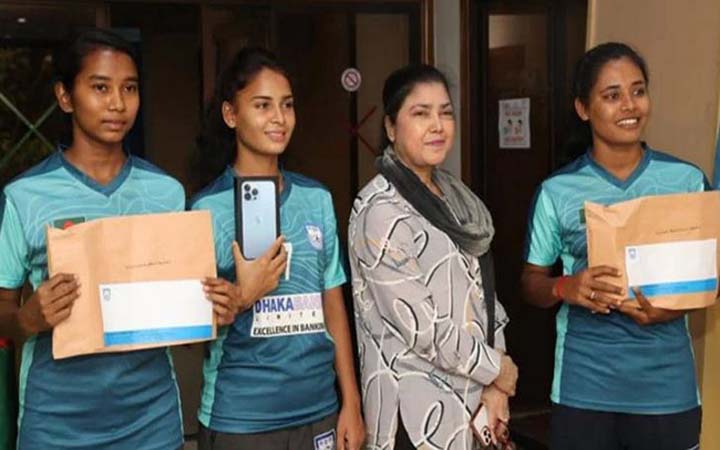 চুরি হয়ে যাওয়া টাকার দ্বিগুণ পেলেন কৃষ্ণারা