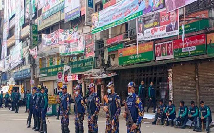 পুলিশের নিয়ন্ত্রণে নয়া পল্টন, বিএনপি কার্যালয়ের ফটকে তালা