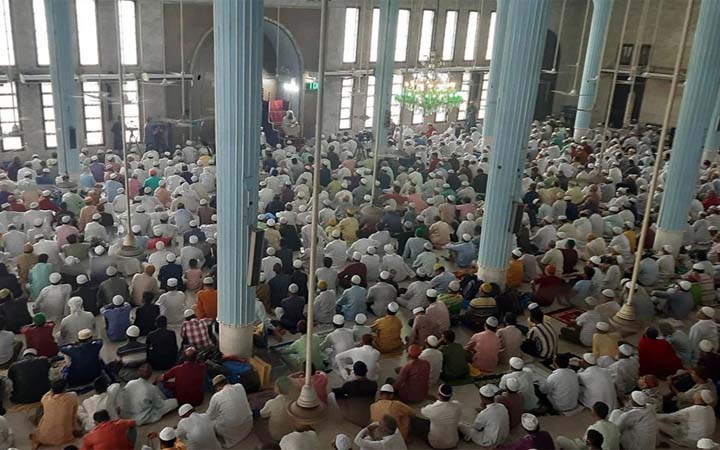 আখে‌রি জুমায় বায়তুল মোকাররমে মুস‌ল্লিদের ভিড়