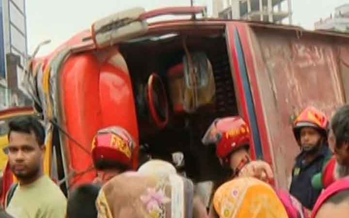 রাজধানীর নর্দায় বাস দুর্ঘটনায় নিহত ১
