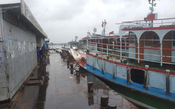 দৌলতদিয়া-পাটুরিয়ায় লঞ্চ চলাচল বন্ধ