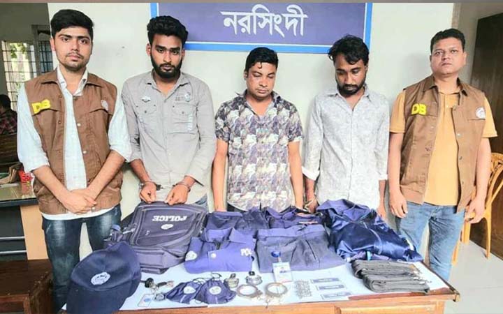আসল পুলিশের হাতে নকল পুলিশ গ্রেপ্তার