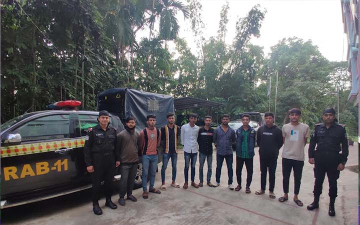 নোয়াখালীতে নাশকতার পরিকল্পনাকালে গ্রেপ্তার ৯