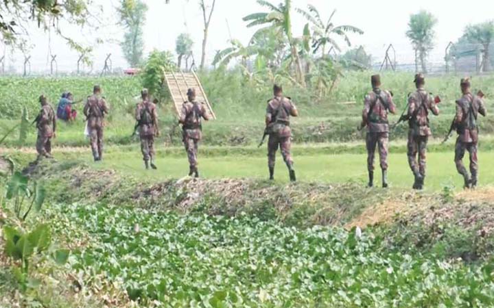 সীমান্তে বিএসএফের গুলি, বিজিবির সঙ্গে অবস্থান স্থানীয়দের