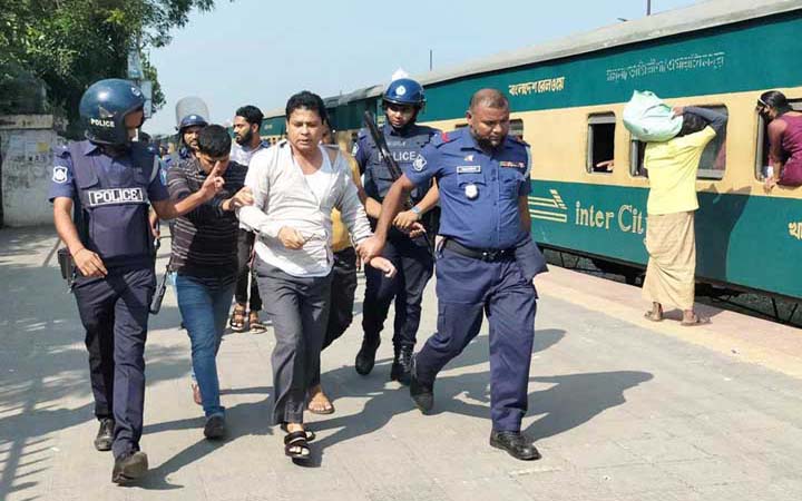 নরসিংদীতে ট্রেন থেকে বিএনপির ৬০ নেতাকর্মী আটক