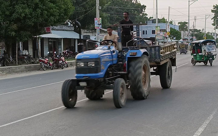 হিলিতে তাপপ্রবাহ বইছে, অতিষ্ঠ জনজীবন
