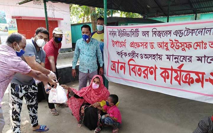 সাতক্ষীরায় গরীব ও অসহায় মানুষের মাঝে  ত্রান বিতরণ করলেন আবু ইউসুফ মোঃ আব্দুল্লাহ
