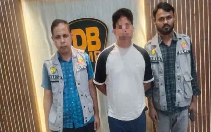 মিয়ানমারের নাগরিক পরিচয়ে পালাচ্ছিলেন সন্ত্রাসী বড় সাজ্জাদের সহযোগী, বিমানবন্দরে আটক