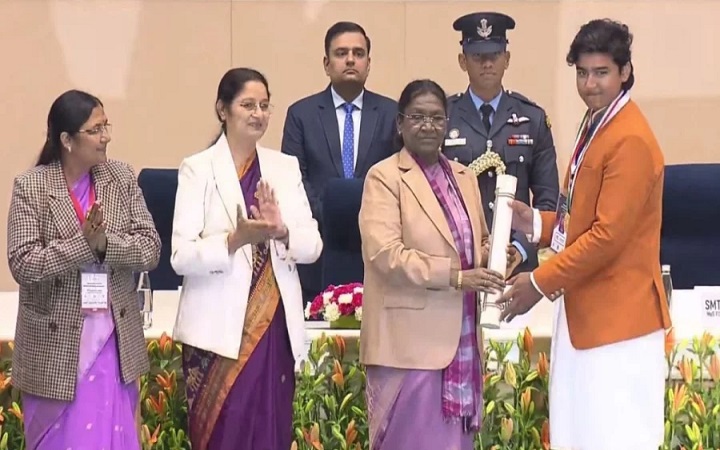 রাষ্ট্রপতির কাছে থেকে জাতীয় বাল পুরস্কার গ্রহণ করলেন বৈভব