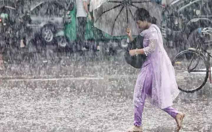 চার বিভাগে অতি ভারী বৃষ্টির পূর্বাভাস, চট্টগ্রামে ভূমিধসের আশঙ্কা