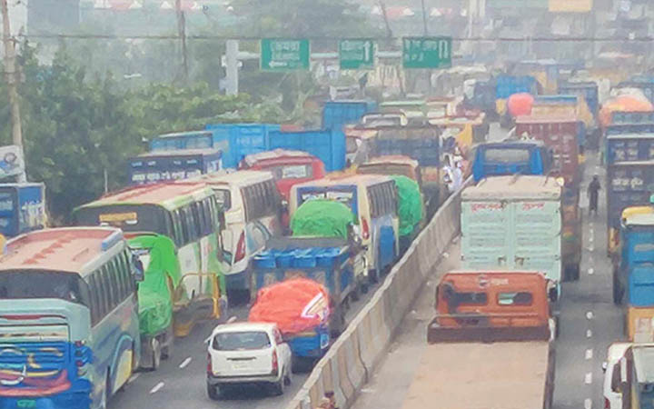 যানজটে স্থবির ঢাকা-চট্টগ্রাম মহাসড়ক, ভোগান্তি চরমে