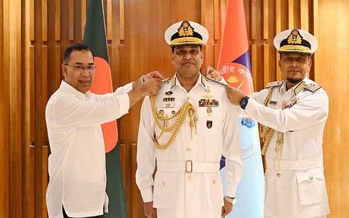 র্যা ঙ্ক ব্যাজ পেলেন নৌবাহিনীর নতুন প্রধান
