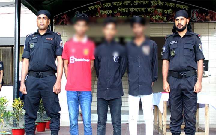 রাজধানীতে কিশোর গ্যাং গ্রুপের ৩ সদস্য গ্রেপ্তার