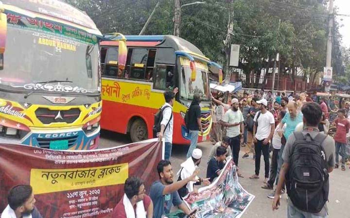নতুনবাজারে শিক্ষার্থীদের সড়ক অবরোধ