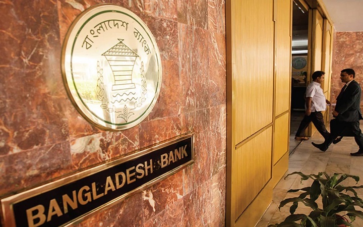 নারী কর্মীদের ছোট দৈর্ঘ্যের পোশাক বাদ দিতে বললো বাংলাদেশ ব্যাংক