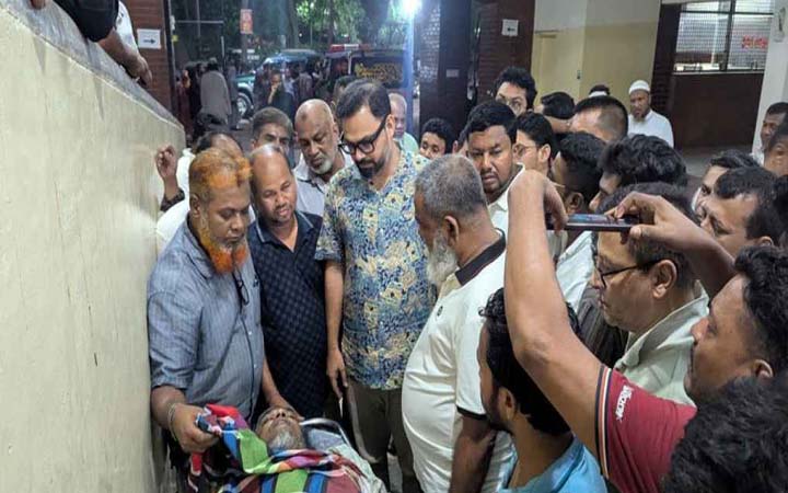 চা পান করছিলেন বিএনপি নেতা কামরুল, হঠাৎ এসেই গুলি