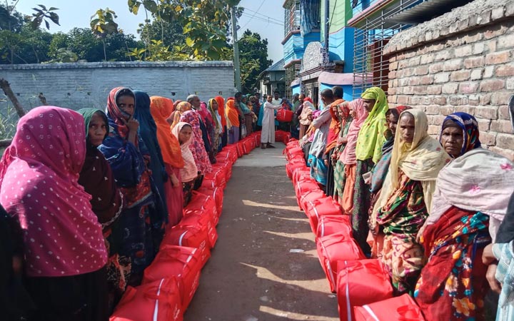 অসহায়দের মাঝে আদ্-দ্বীনের শীতবস্ত্র বিতরন কর্মসূচি