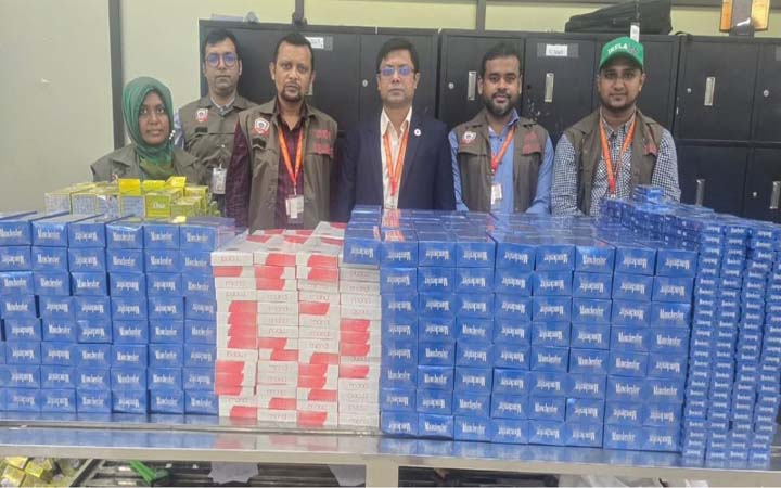 শাহজালালে ৩৪ লাখ টাকার সিগারেট, মদ ও নিষিদ্ধ ক্রিম জব্দ