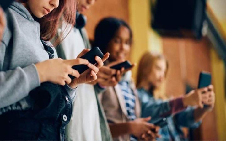 অনলাইনে শিশু সুরক্ষায় বয়স যাচাই অ্যাপ আনছে ইউরোপ