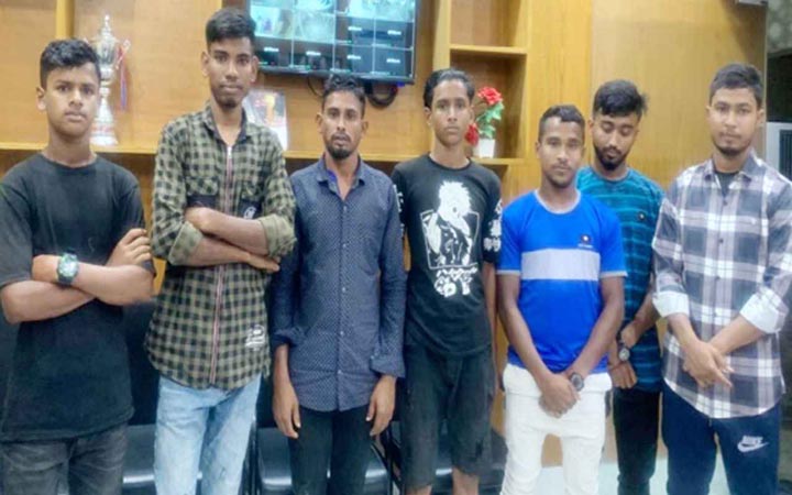 চাঁদপুরে বিশেষ অভিযানে কিশোর গ্যাংয়ের ৯ সদস্য আটক